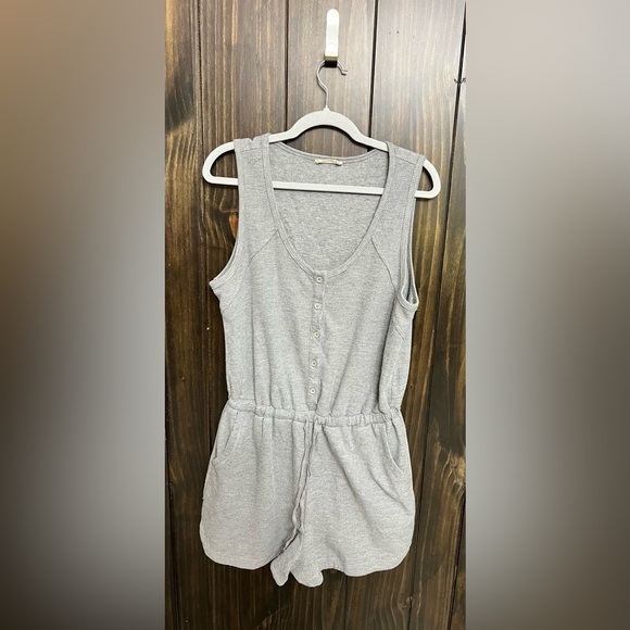 Gray Sleeveless Romper - Picture 2 of 8